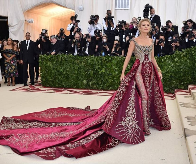 Met Gala: Διασημότητες, σταυροί και… φωτοστέφανα με «χρυσή» Καρντάσιαν και «Βασίλισσα» Ρίρι (pics)