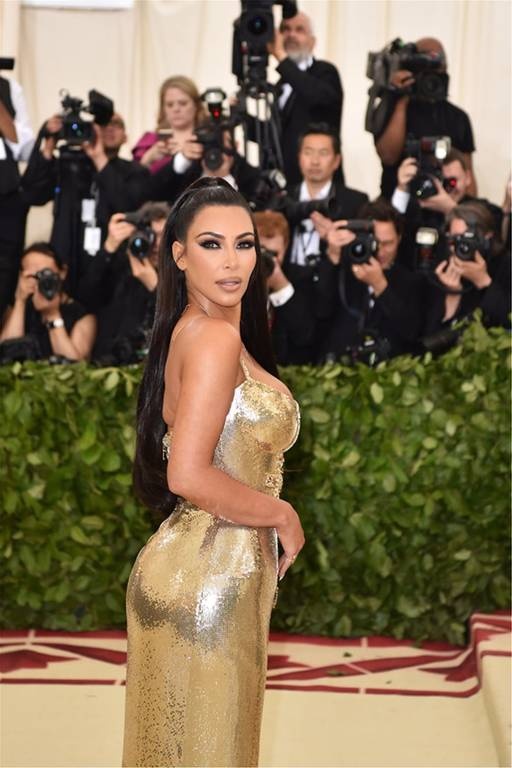 Met Gala: Διασημότητες, σταυροί και… φωτοστέφανα με «χρυσή» Καρντάσιαν και «Βασίλισσα» Ρίρι (pics)