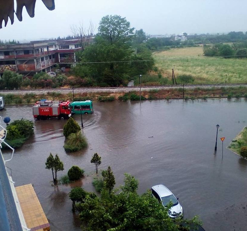 «Βούλιαξε» η Ξάνθη: «Ποτάμια» οι δρόμοι από την κακοκαιρία (photos&vid)