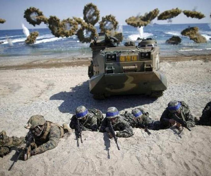 Ο Κιμ Γιονγκ Ουν απειλεί να «τινάξει» τη συνάντηση με τον Τραμπ στον αέρα 