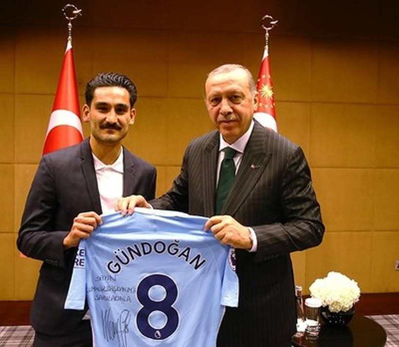 Νέο κύμα αντιδράσεων για τη συνάντηση των Γερμανών διεθνών με τον Ερντογάν (pics+vids)