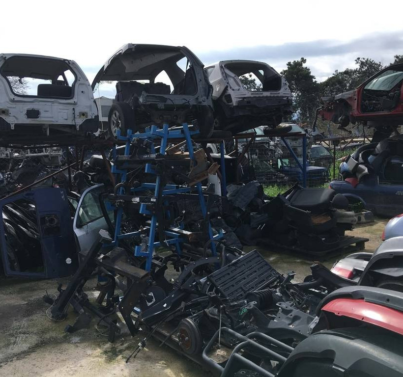 Θεσσαλονίκη: Έκαναν «φύλλο και φτερό» τα κλεμμένα αυτοκίνητα και πουλούσαν ανταλλακτικά (pics)