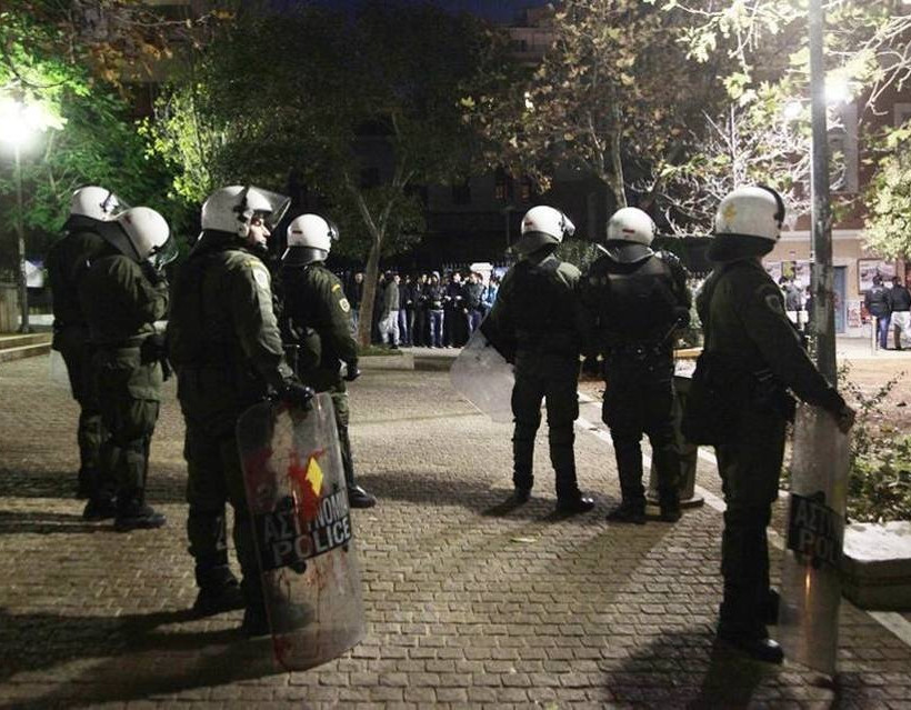 Προανάκριση για το κάψιμο ελληνικής σημαίας στα Εξάρχεια