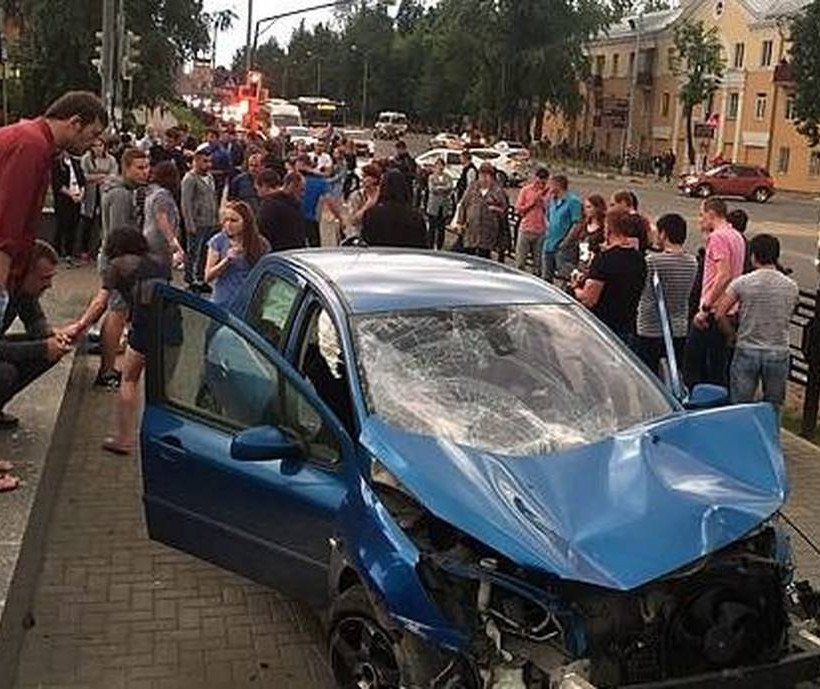 Βίντεο - σοκ: Αυτοκίνητο εκσφενδονίζει στον αέρα τρεις μαθητές (ΠΡΟΣΟΧΗ – ΠΟΛΥ ΣΚΛΗΡΕΣ ΕΙΚΟΝΕΣ)