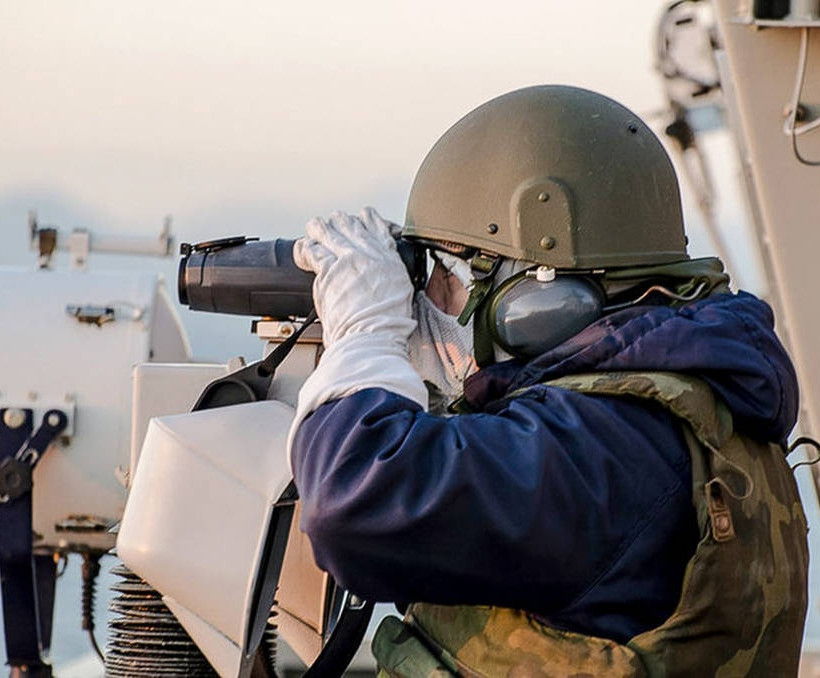 Εσείς ξέρετε γιατί στις ασκήσεις με πολεμικά πλοία και υποβρύχια φοράνε μάσκες και γάντια;