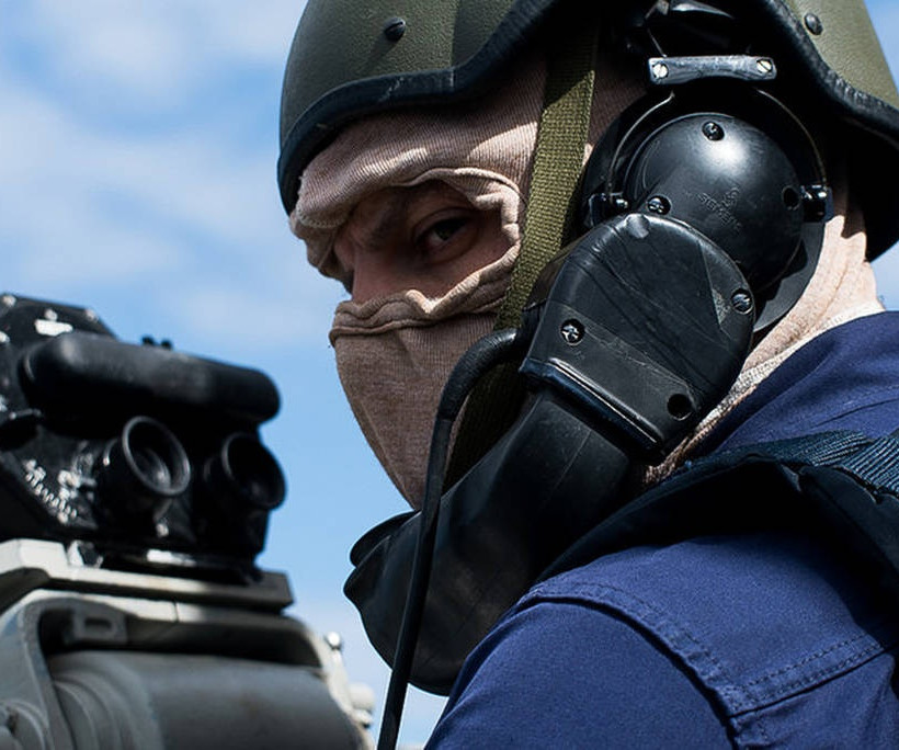 Εσείς ξέρετε γιατί στις ασκήσεις με πολεμικά πλοία και υποβρύχια φοράνε μάσκες και γάντια;