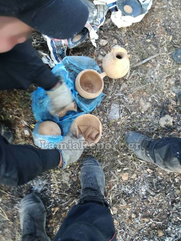 Φθιώτιδα: Απίστευτο! Η πυρκαγιά στην Αταλάντη αποκάλυψε κρυμμένα αρχαία αντικείμενα! (pics)