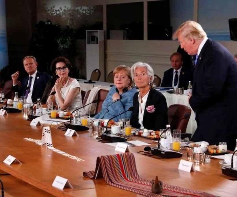 Απίστευτη φωτογραφία Μέρκελ με Τραμπ: Τους άφησε στα κρύα του... λουτρού ο Αμερικανός πρόεδρος!