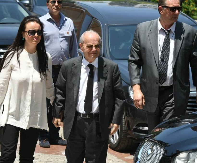 Ο αδερφός του Παύλου Γιαννακόπουλου, Θανάσης, προσέρχεται στον Ιερό Μητροπολιτικό Ναό Αθηνών