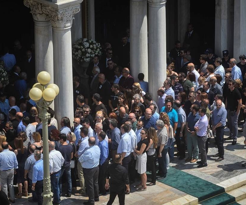 Χιλιάδες κόσμου είπαν το «ύστατο χαίρε» στον Παύλο Γιαννακόπουλο