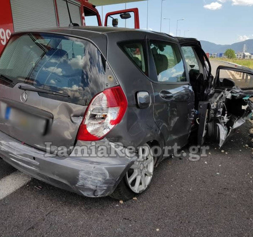 Φθιώτιδα: Σοβαρό τροχαίο με εγκλωβισμό έξω από τη Λαμία - Γλίτωσαν από θαύμα (pics)