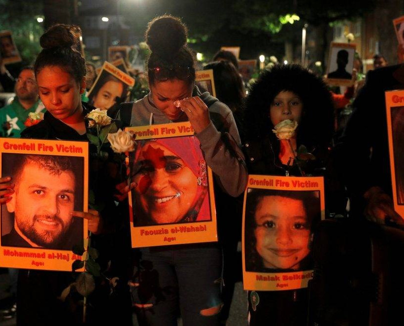 Πύργος Γκρένφελ: 72 δευτερόλεπτα σιγής για τα 72 θύματα της τραγωδίας (pics)