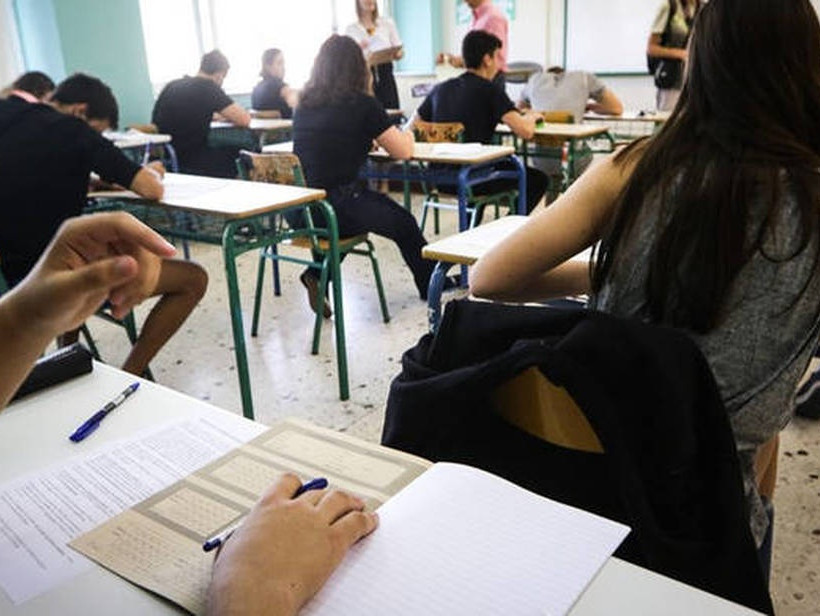 Πανελλήνιες 2018: Έτσι «έπιασαν» τη μαθήτρια να αντιγράφει στην Ιστορία και τη μηδένισαν!