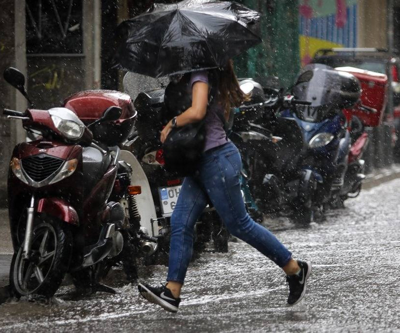 Καιρός: Ο Μίνωας «χτύπησε» ξανά την Αττική – Πλημμύρες στο κέντρο της Αθήνας