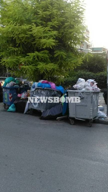 «Βουλιάζει» η Αθήνα από τα σκουπίδια 