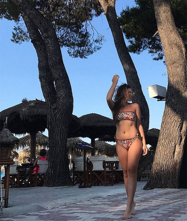 Τρελαίνει κόσμο η κουκλάρα κόρη του Ζάεφ (pics)