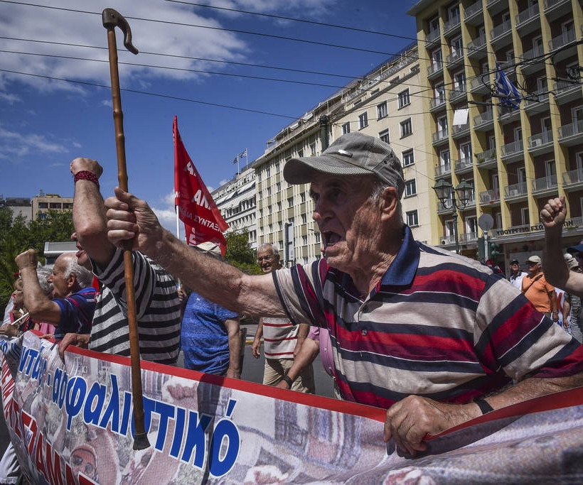 Στους δρόμους και πάλι οι συνταξιούχοι για τις μειώσεις στις συντάξεις (pics) 