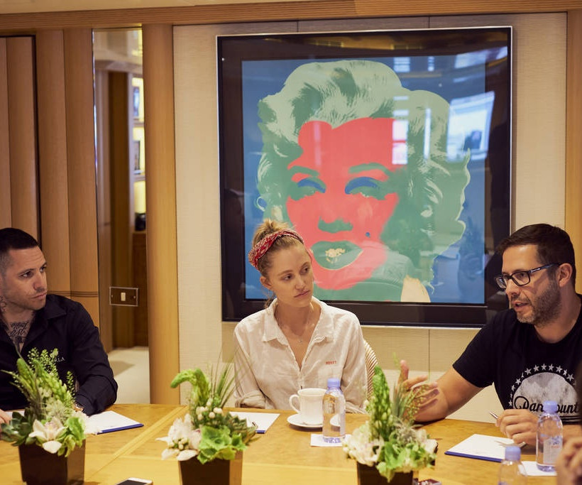 «Tau»: Το δίδυμο Πάρις Κασιδόκωστας-Λάτσης & Τέρυ Ντούγκας επιστρέφει με νέα ταινία στο Netflix