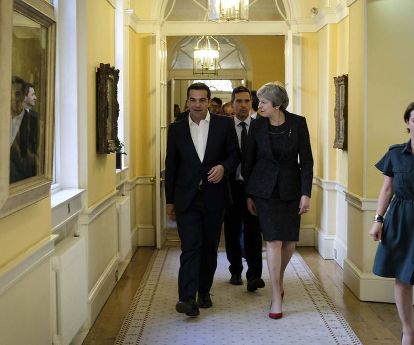 Τσίπρας από Λονδίνο για Λαζαρίδη: Είμαστε πολύ σκληροί για να πεθάνουμε (vids+pics)