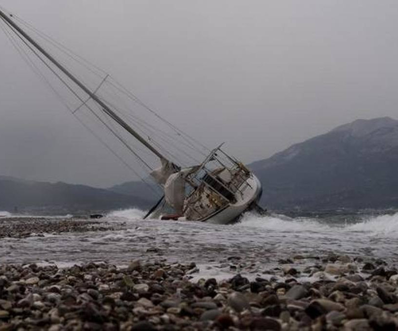 Πάτρα - Τρόμος με το Μονοπάτι της Παναγίας που «ρουφάει» καΐκια: Δείτε τις εικόνες - ντοκουμέντο