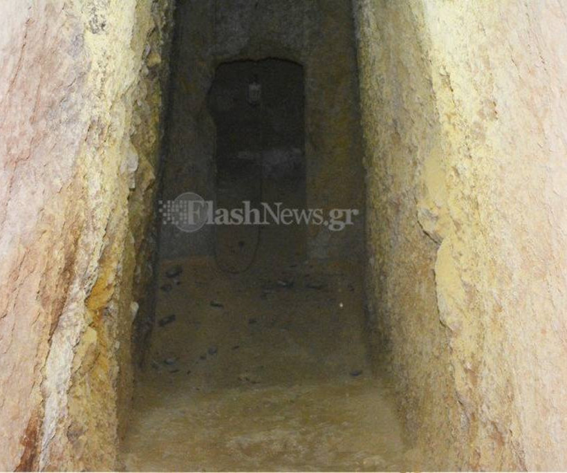 Ανατριχίλα στα Χανιά: Είδαν σε πολυκατοικία τα οστά επτά νεκρών - Οι εικόνες του τρόμου