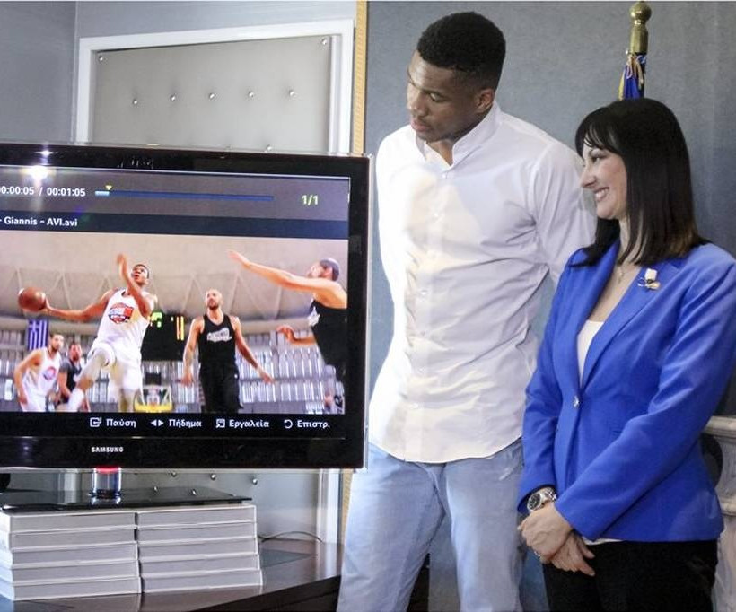 Ο Αντετοκούνμπο «καρφώνει» στο νέο σποτ του ΕΟΤ: Αυτή είναι η χώρα μου, η Ελλάδα! (vid+pics)