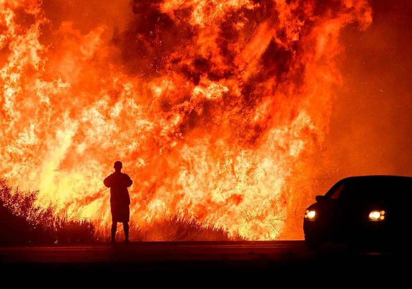 Τεράστια πυρκαγιά στη Βόρεια Καλιφόρνια 