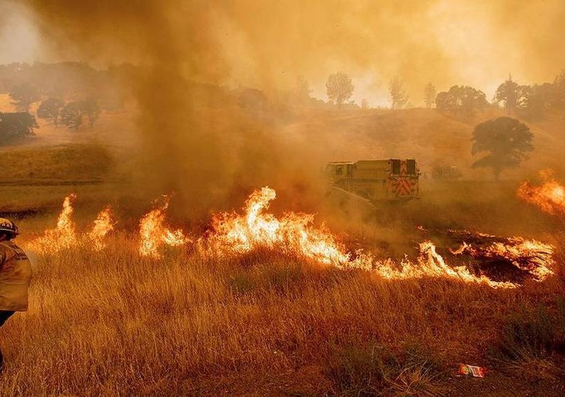 Τεράστια πυρκαγιά στη Βόρεια Καλιφόρνια 