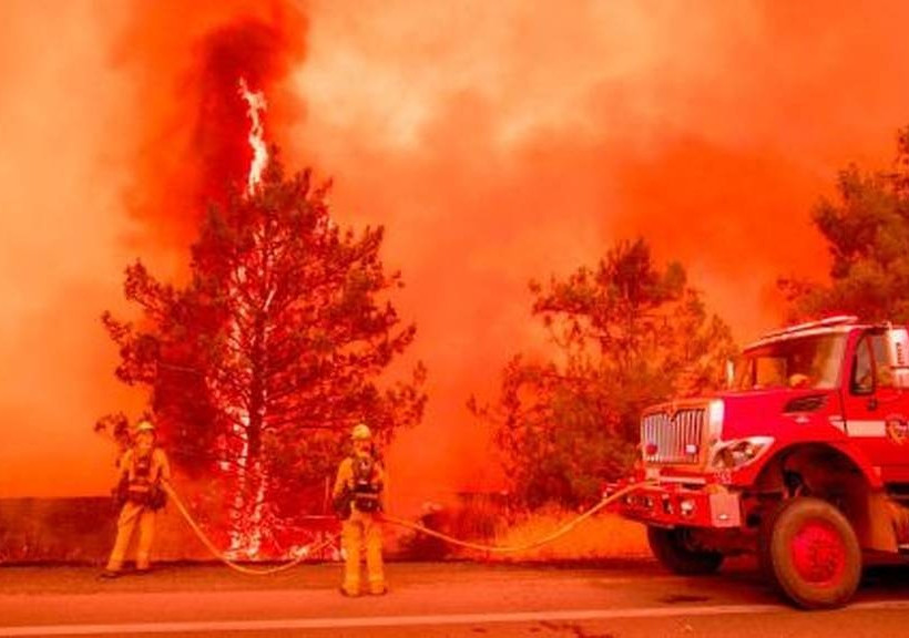 Τεράστια πυρκαγιά στη Βόρεια Καλιφόρνια 