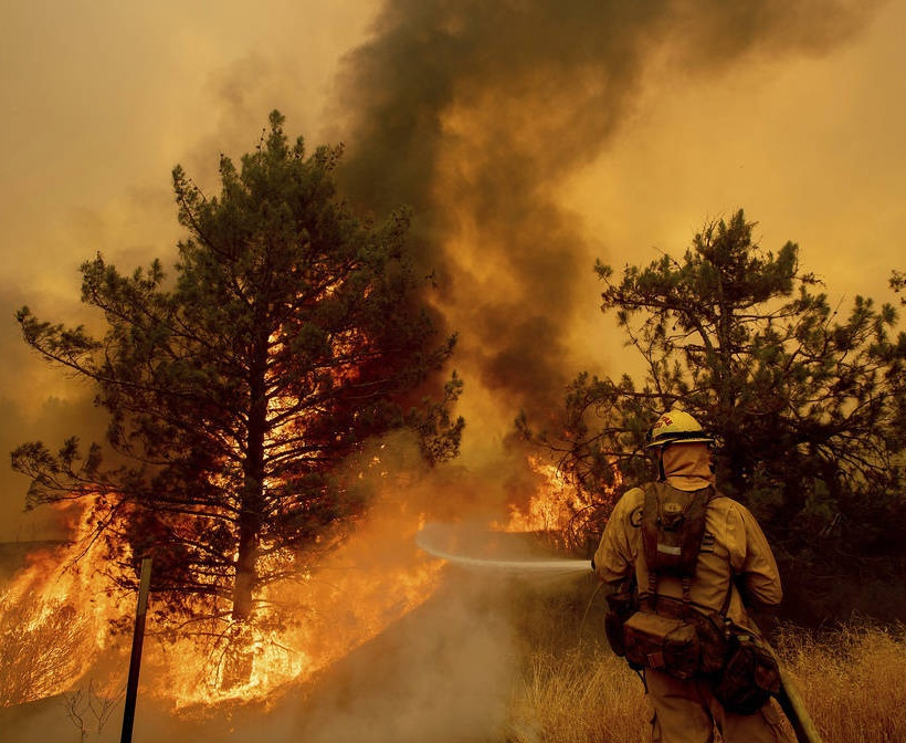 Τεράστια πυρκαγιά στη Βόρεια Καλιφόρνια 