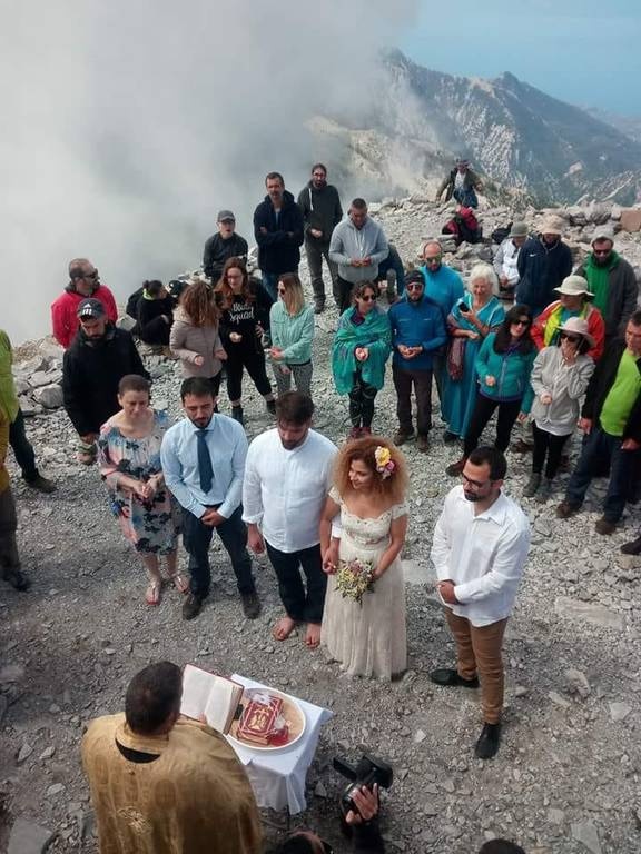 Πρωτότυπος και ξεχωριστός γάμος στη κορυφή του Ταϋγέτου 