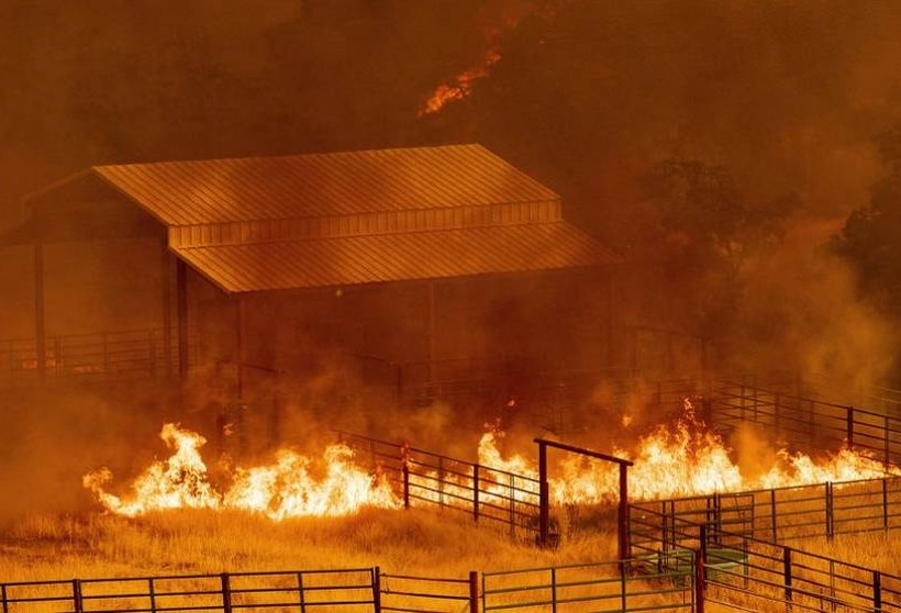 Τεράστια πυρκαγιά στη Βόρεια Καλιφόρνια 