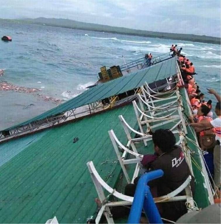 Εικόνες ΣΟΚ από την τραγωδία στην Ινδονησία: Τουλάχιστον 29 οι νεκροί του νέου ναυαγίου φέρι μπόουτ 