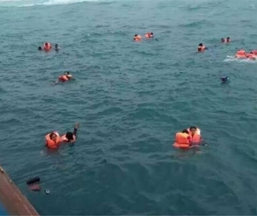 Εικόνες ΣΟΚ από την τραγωδία στην Ινδονησία: Τουλάχιστον 29 οι νεκροί του νέου ναυαγίου φέρι μπόουτ 