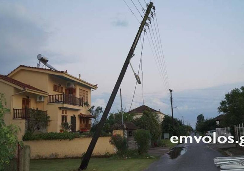 Καιρός: Ανεμοστρόβιλος σάρωσε τα Τρίκαλα Ημαθίας (pics)