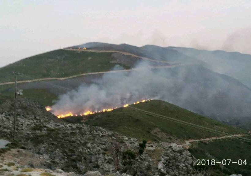 Υπό μερικό έλεγχο η φωτιά στη Σπίνα Χανίων (pics&vid)