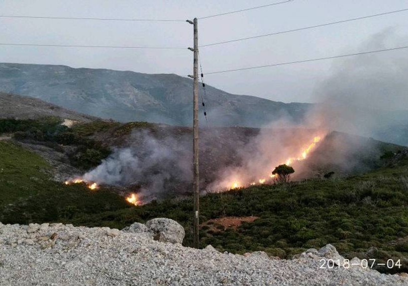 Υπό μερικό έλεγχο η φωτιά στη Σπίνα Χανίων (pics&vid)