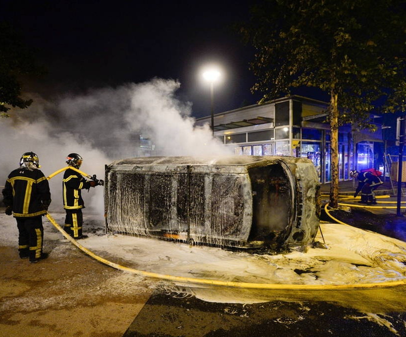 Γαλλία: Προφυλακίστηκε ο αστυνομικός που κατηγορείται ότι σκότωσε έναν 22χρονο στη Νάντη (pics+vid)