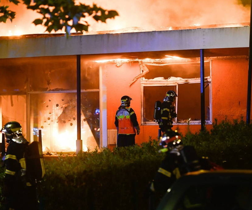 Γαλλία: Προφυλακίστηκε ο αστυνομικός που κατηγορείται ότι σκότωσε έναν 22χρονο στη Νάντη (pics+vid)