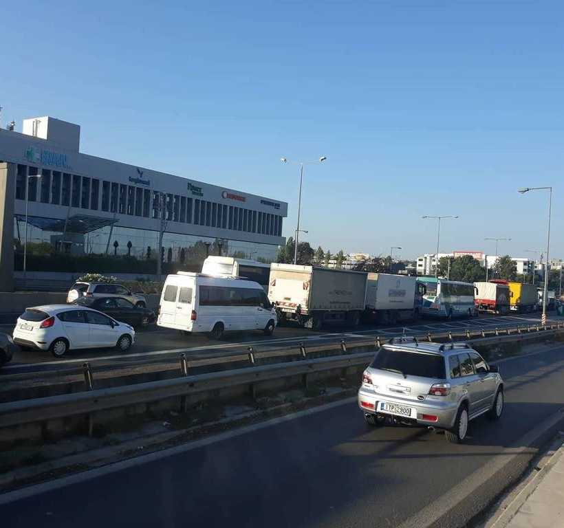 ΕΚΤΑΚΤΟ: Καραμπόλα ΤΩΡΑ στον Κηφισό - Ένας τραυματίας (pics&vid)