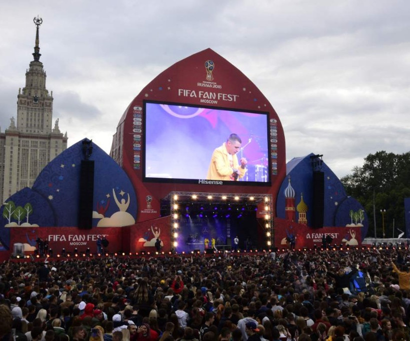 Μουντιάλ 2018: Δεν πέφτει «καρφίτσα» - Στήνουν νέα τεράστια πλατφόρμα με γιγαντοοθόνες λόγω ζήτησης