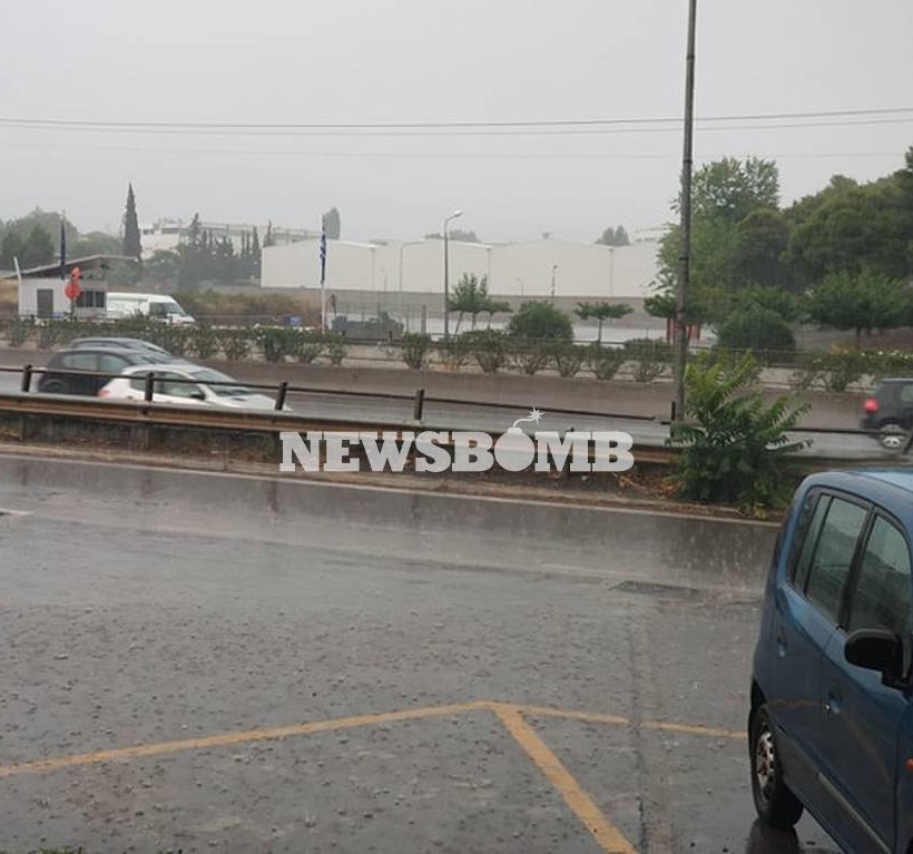 Η κακοκαιρία πάνω από την Αττική - Καταιγίδα σαρώνει την Αθήνα