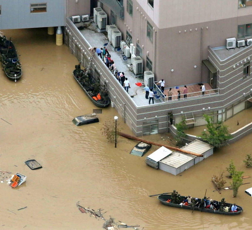 Βιβλική καταστροφή: Φονικές πλημμύρες «έπνιξαν» την Ιαπωνία (pics)