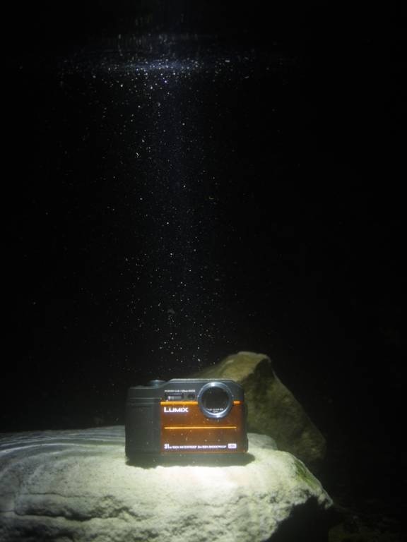 Καλές βουτιές παρέα με τις αδιάβροχες φωτογραφικές μηχανές της Panasonic!