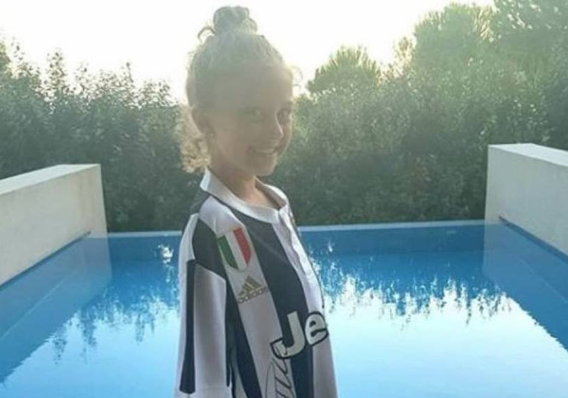 Ο Ρονάλντο υπέγραψε την πρώτη φανέλα της Γιουβέντους στο Costa Navarino (pics)