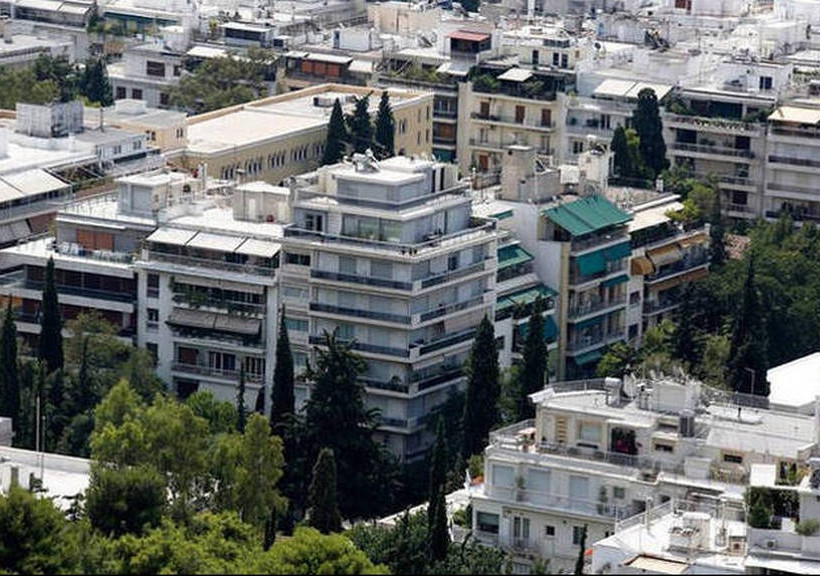 Το μισό εισόδημα του Έλληνα πάει σε φόρους και για τη συντήρηση του σπιτιού