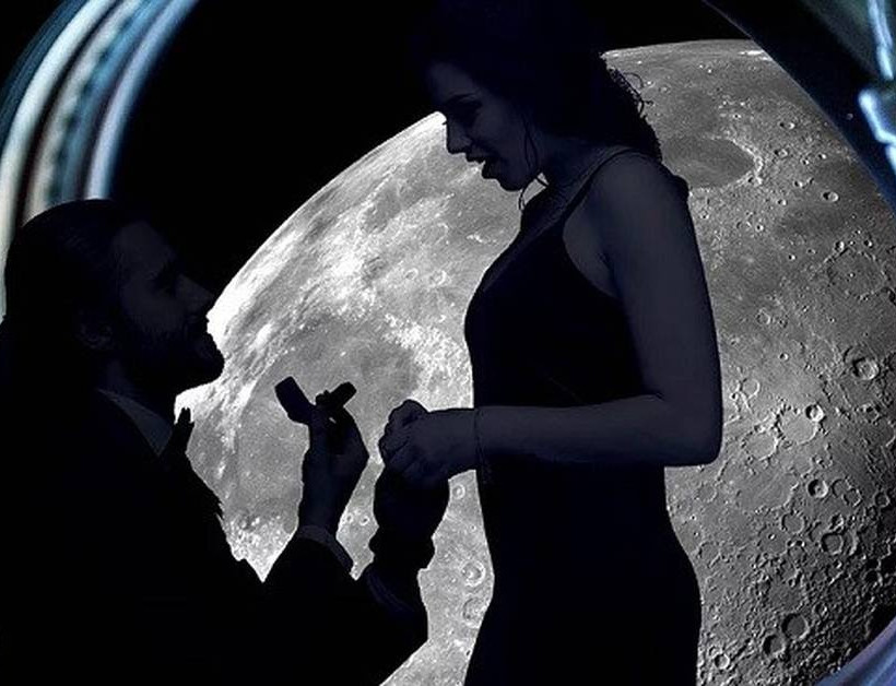 Πρακτορείο προσφέρει πακέτο για πρόταση γάμου γύρω από τη Σελήνη - Πόσο κοστίζει 