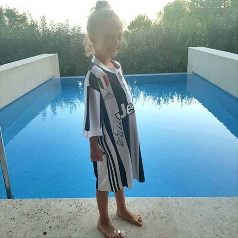 Ο Ρονάλντο υπέγραψε την πρώτη φανέλα της Γιουβέντους στο Costa Navarino (pics)