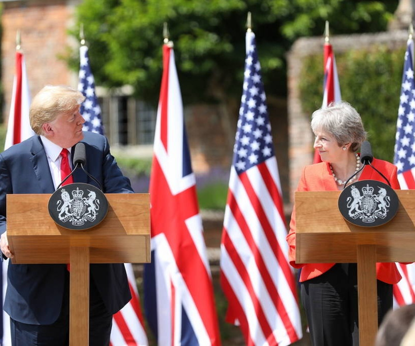 Βρετανία: Ο πρόεδρος Τραμπ έγινε δεκτός από τη βασίλισσα Ελισάβετ (vids)