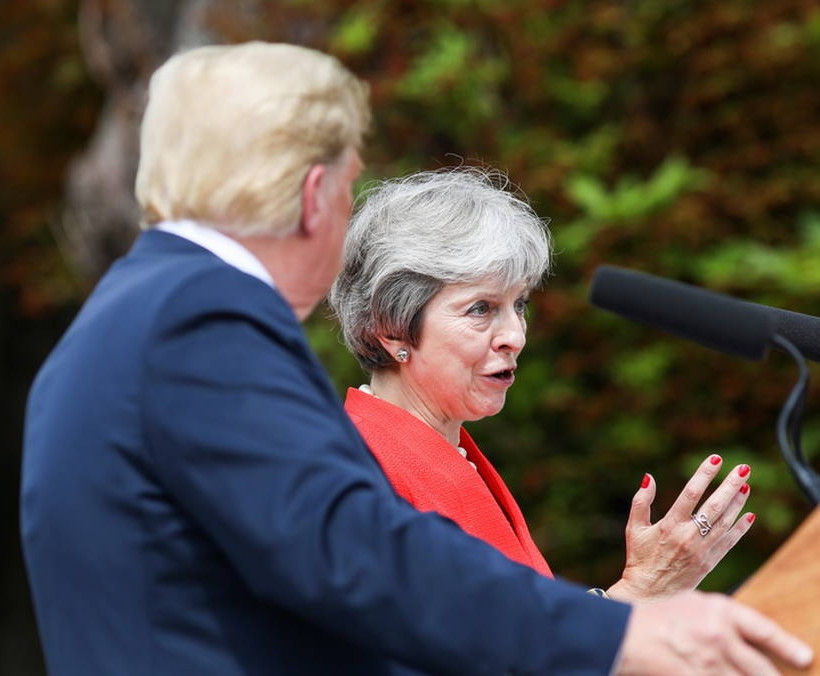 Βρετανία: Ο πρόεδρος Τραμπ έγινε δεκτός από τη βασίλισσα Ελισάβετ (vids)